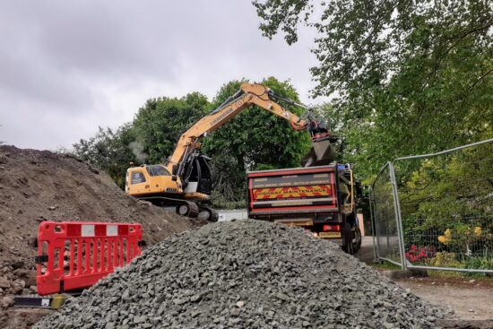 Aggregates delivered loose in bulk or in one-tonne bags, MOT Type 1, 6F5, Sand, Topsoil and Decorative Gravels, order aggregates online